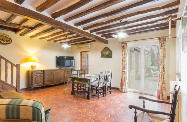 Gite Montalet-le-Bois, 4 bedrooms, 10 persons