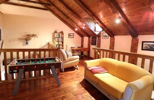 Gite Saint-Bonnet-de-Condat, 5 bedrooms, 15 persons