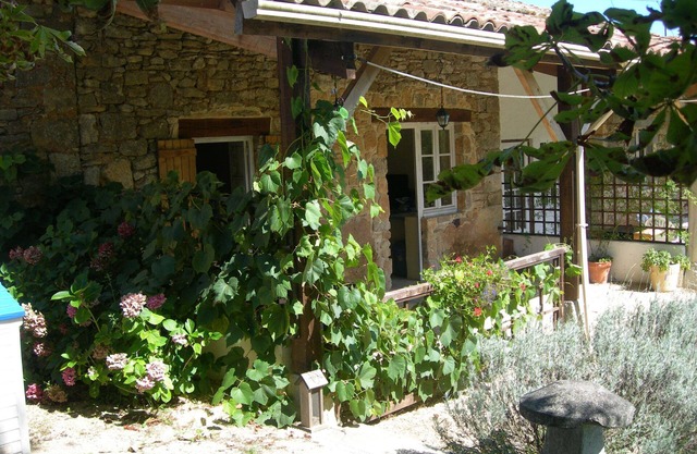 Gites de Peyrounou, Le Chêne, comfortable and spacious 4 bedroom gîte.