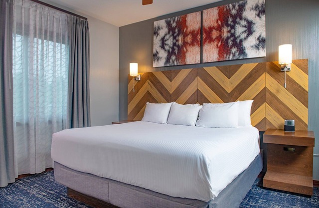 Glacier Canyon Resort With Free access to WaterParks and other Amenities