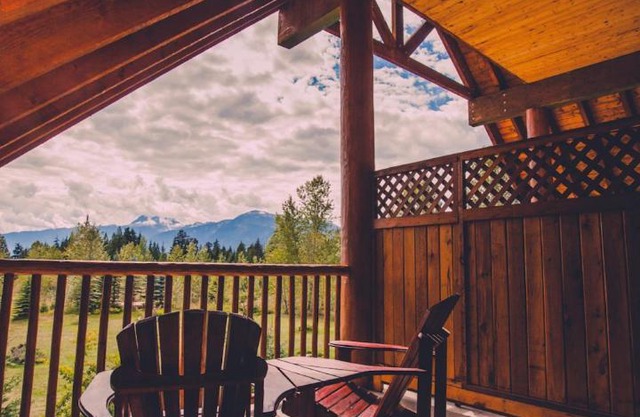 Glacier House Hotel & Resort