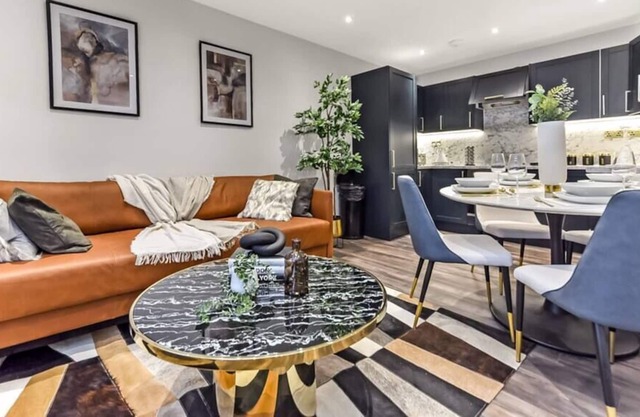 Glamourous, Stylish Apartment – Spacious and Modern