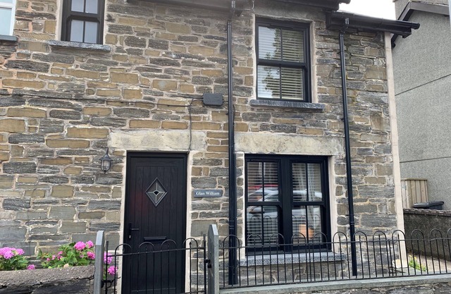 GLAN WILLIAM, character holiday cottage in Dolwyddelan