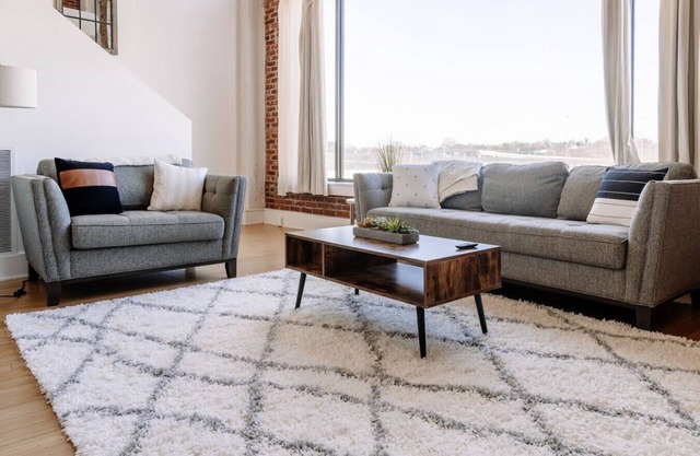 Glass Loft - Walk to Old City & DT Knox