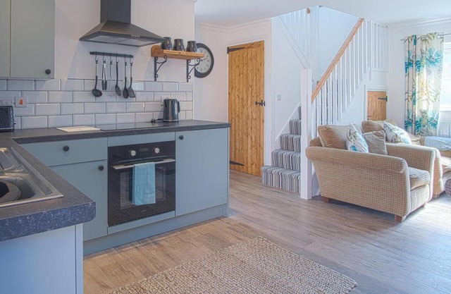 Glebe Cottage - 2 Bedroom Holiday Home - St Florence