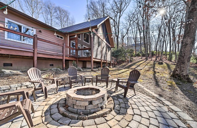 ‘Glenville Serenity Lodge' w/Lake Views!