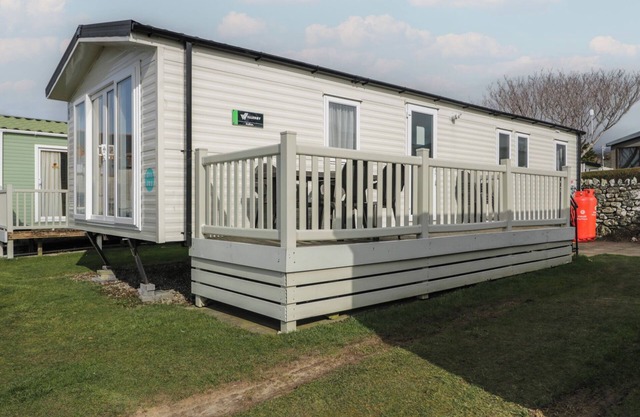 GOLD CARAVAN (203), family friendly, with a garden in Dyffryn Ardudwy