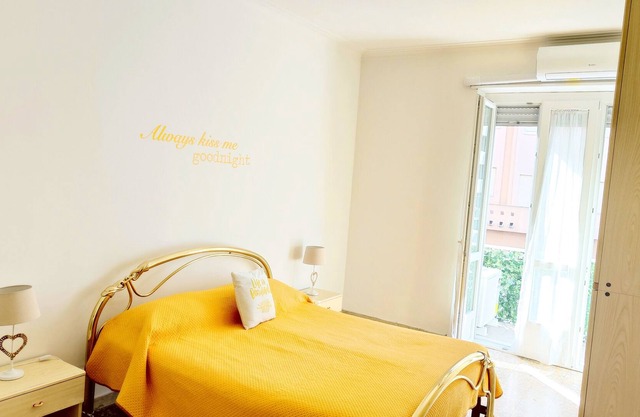 Golden Bed Home - Feel Like Home