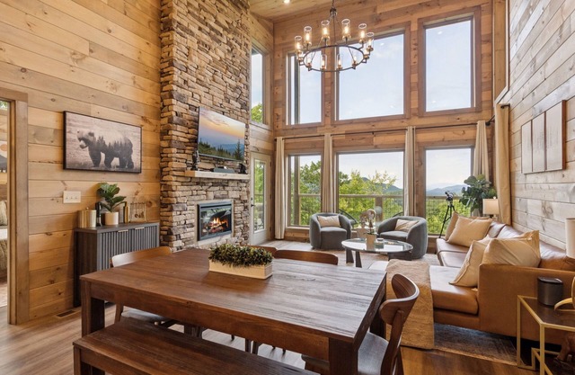 Golden Oaks Cabin 3 Bedroom Home
