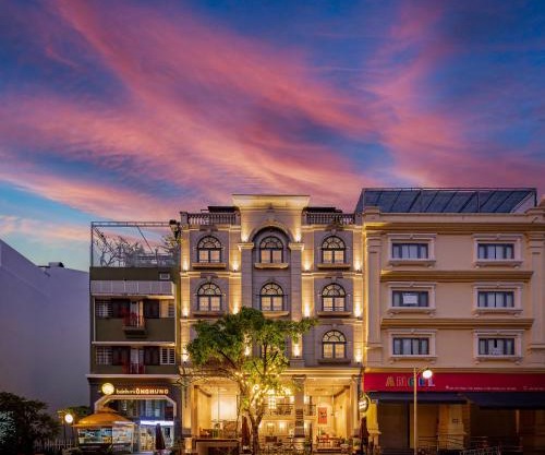 Golden Star Apartment & Hotel