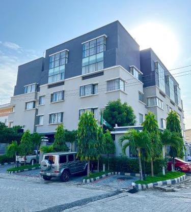 Golden Tulip Oniru Suites