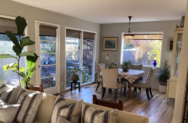 GOLF-BEACH-HIKE Sunny Privacy with Full Kitchen