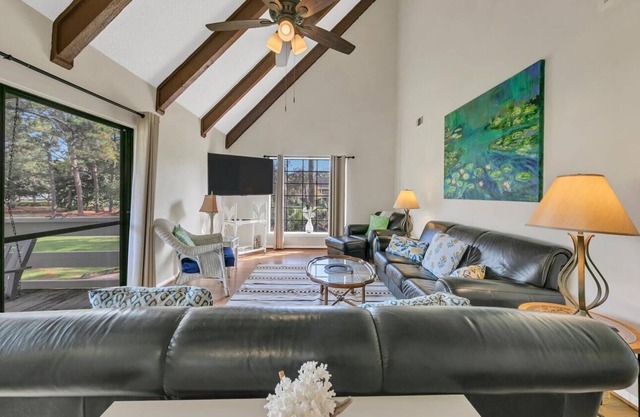 Golf Course 93d 3 Bedroom Condo by Redawning