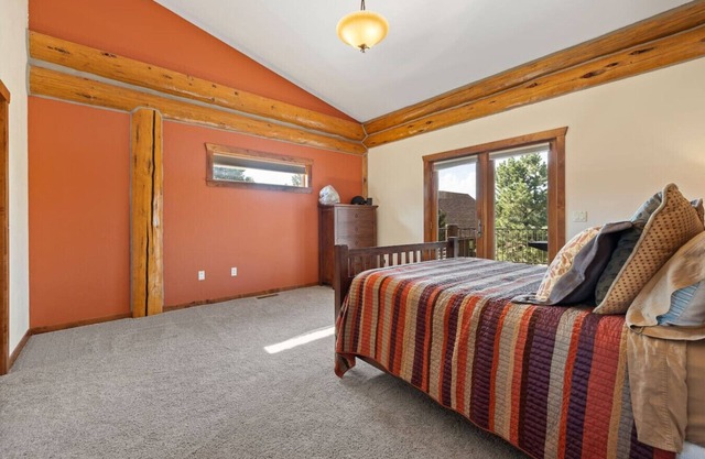 Golf Course, Sleeps 12, Garage