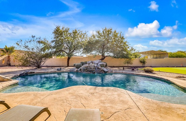 Golf, Swim, Relax! 4 Bdrm w Pool & Putting Green!