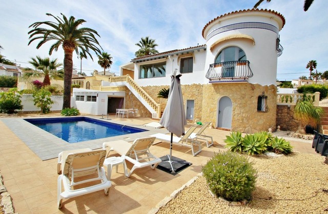 Golondrina - panoramic hillside holiday house in Moraira