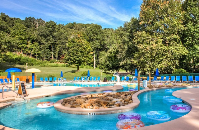 Good Vibes - Located in Rumbling Bald Resort, 3BR, 4.5BA, Air Hockey, Great Internet
