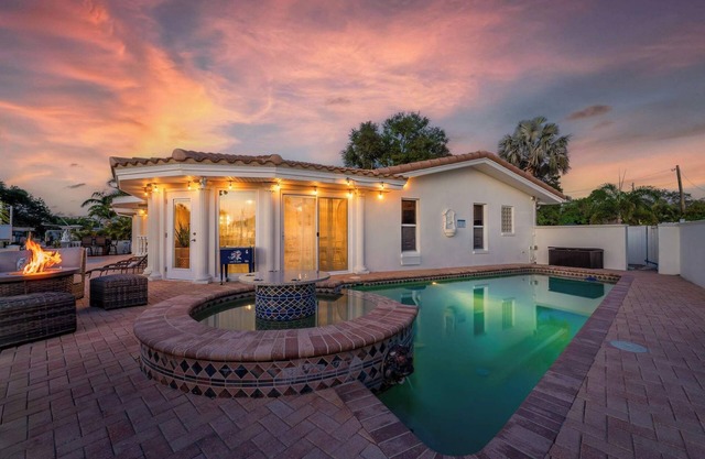 Goodtimes Waterfront Luxury Oasis Heated Pool, 5 Minutes to Indian Rocks Beac