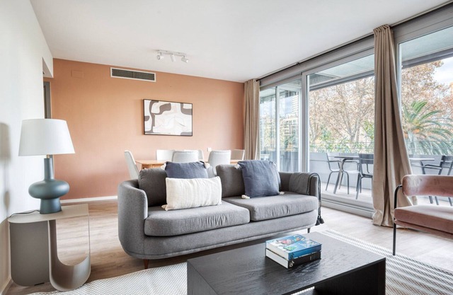 Gorgeous 22@ 2BR w/Pool & Gym, by Blueground