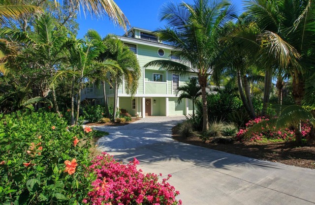 Gorgeous 4/5 Bedroom, 3 1\2 Baths, Heated Pool, Dock, Near Beach AND Bay