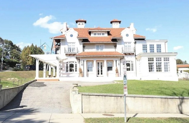 Gorgeous 5 bed Historic Boston Home