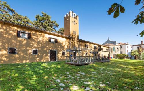 Gorgeous Apartment In Martinski With Wifi