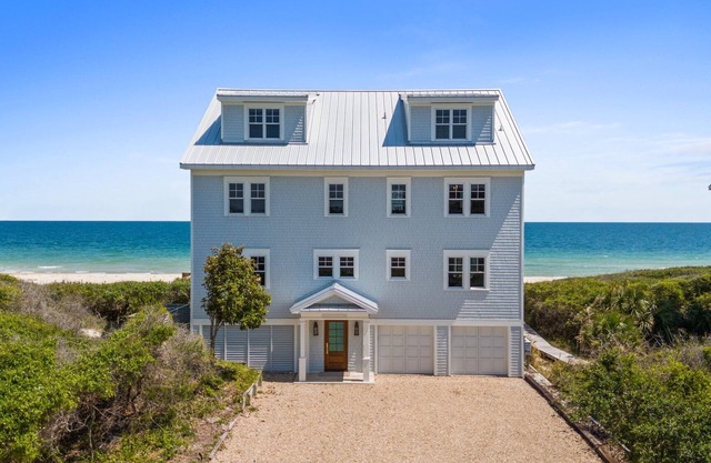Gorgeous Beachfront Home, Private Boardwalk, Amazing Views, SGI Plantation