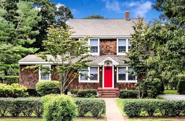 Gorgeous Bellport Village beach home w/ pool