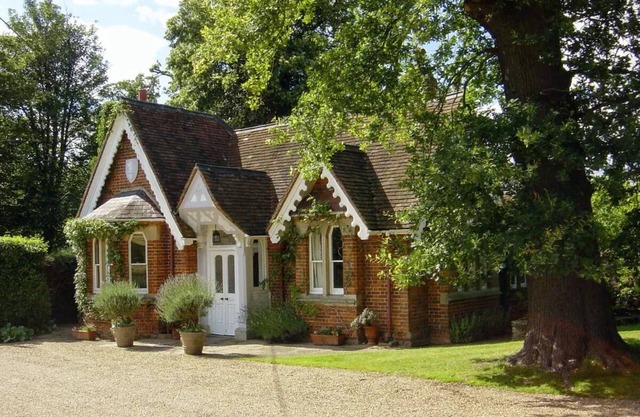 Gorgeous Country Cottage, beside Windsor Great Park & overlooking Windsor Castle