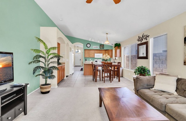 Gorgeous family home five minutes from State Farm Stadium!