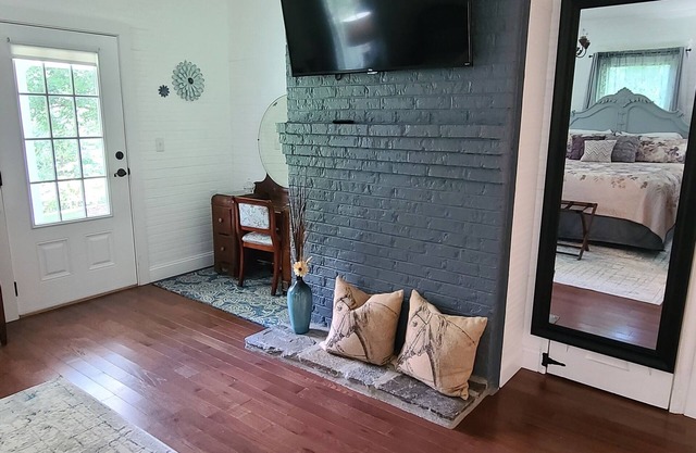 Gorgeous farmhouse hot tub fire pit outside bar barn gameroom mountain viewsnnn