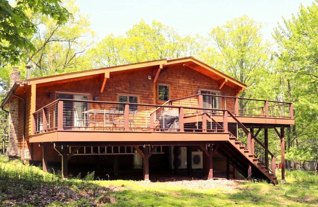 Gorgeous Home Close to Ski resort w/ Sauna, Hot tub and Fire pit