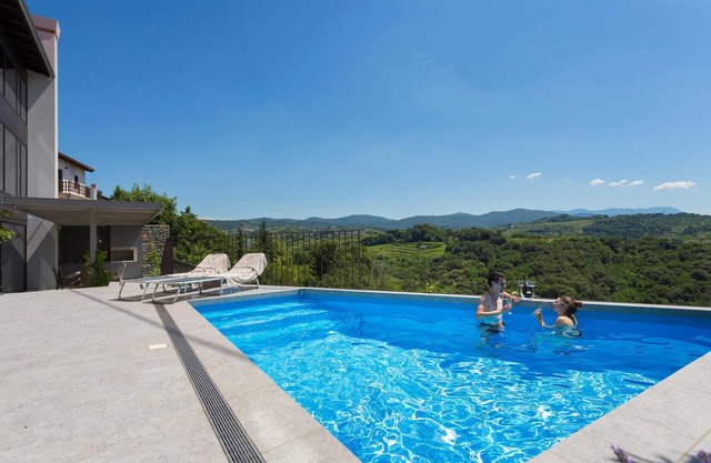 Gorgeous home in Dobrovo v Brdih