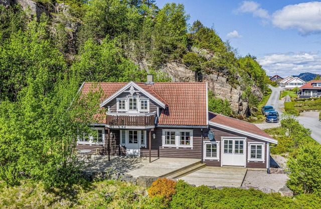 Gorgeous home in Lindesnes with kitchen