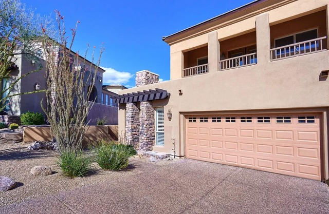Gorgeous home located in Troon North on the golf course, Pet-Friendly!