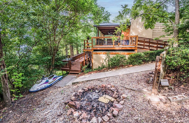 Gorgeous Lake Front Get Away