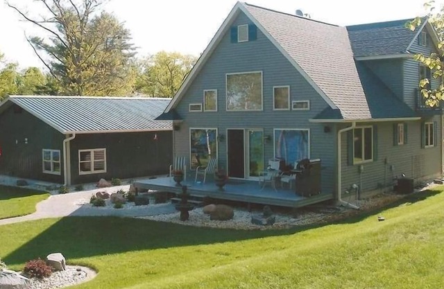 Gorgeous Lake Home with a Pontoon Available for rent