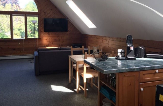 Gorgeous, large, sunny, private, quiet studio apartment