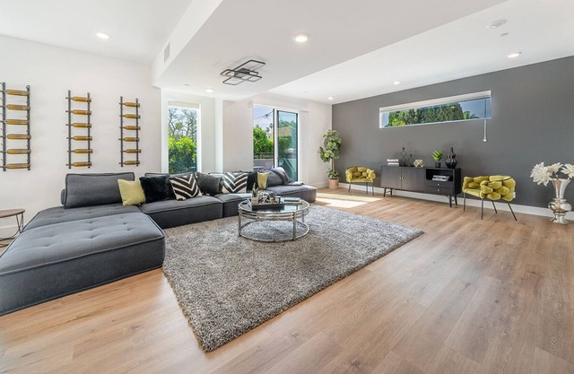 Gorgeous/Modern 4bdr townhouse!!!