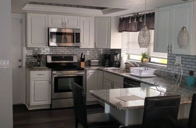 Gorgeous Newly Renovated Modern Home! Dock, Direct Access to Charlotte Harbor!