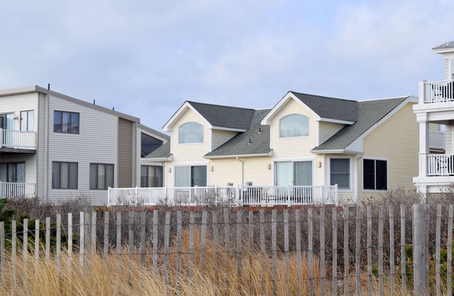 Gorgeous Ocean Views! Beachfront North End of the island.