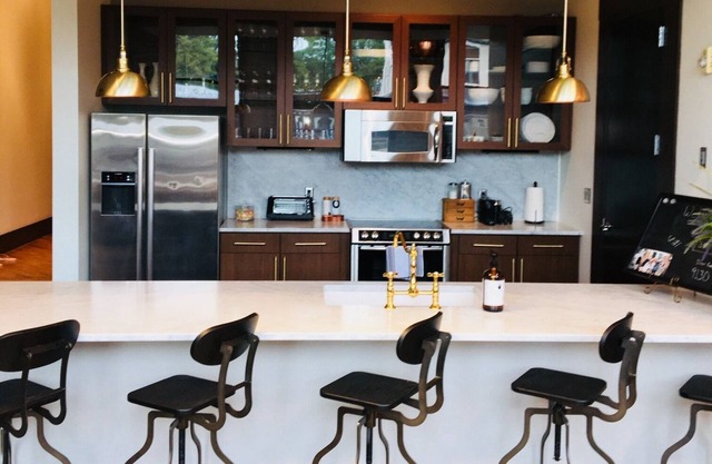 Gorgeous one bedroom, 1.5 bath apartment in the heart of the Old City, Knoxville
