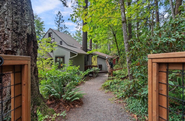 Gorgeous Portland home in the West Slope neighborhood adjacent to everything!