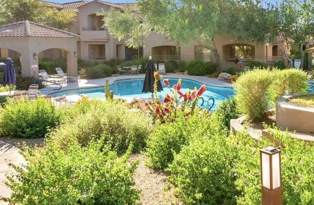 Gorgeous Resort Style Condo First Floor2 bd/2ba + OfficeNorth Scottsdale