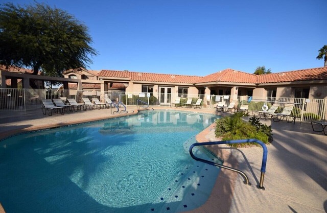 GORGEOUS VACATION CONDO WITH HEATED POOL, SPA, FITNESS ROOM, PATIO, GARAGE