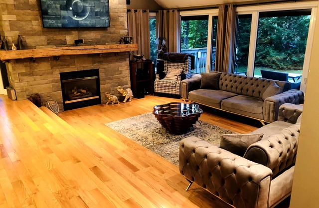 Gorgeous Waterfront Cottage with Sauna + Canoe
