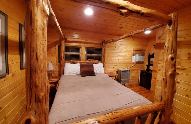 Gorgeous Waterfront Cabin, Stunning Nature Setting Near PSU