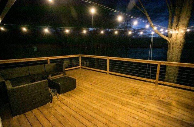 Gorgeous Waterfront Cottage 1 Hour from Toronto