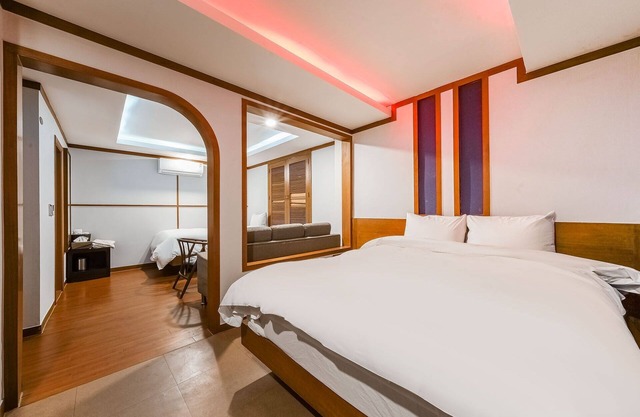 Goyang Karma Hotel