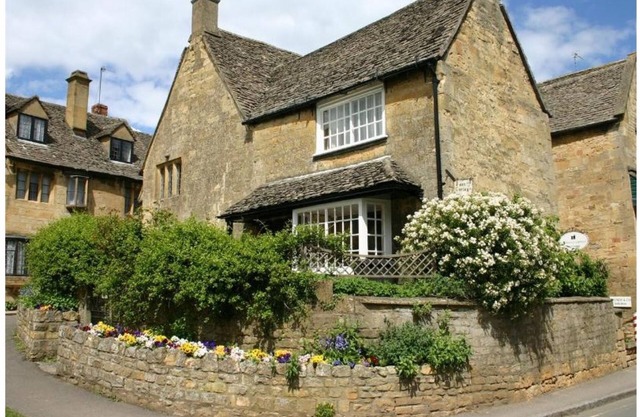 Grade II Listed Cotswolds Self Catering Accommodation. VisitEngland 4*